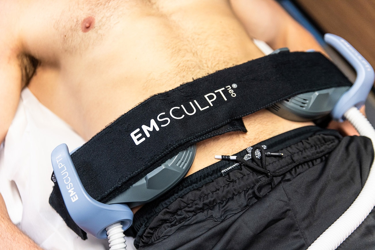 Male patient at Crescent Beach Care undergoing Emsculpt NEO as treatment for non-surgical fat loss in St. Augustine.